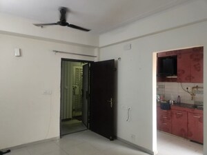 Room in 2 BHK Apartment at Himalaya Pride, Tech Zone 4 Greater Noida – for Rent