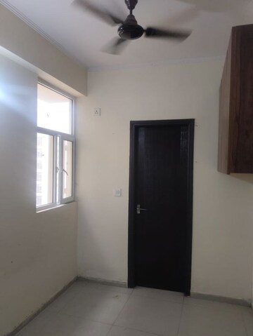 Room in 2 BHK Apartment at Himalaya Pride, Tech Zone 4 Greater Noida – for Rent