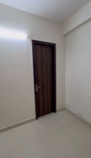 Room in 2 BHK Apartment at Apex Golf Avenue, Sector 1 Greater Noida – for Rent