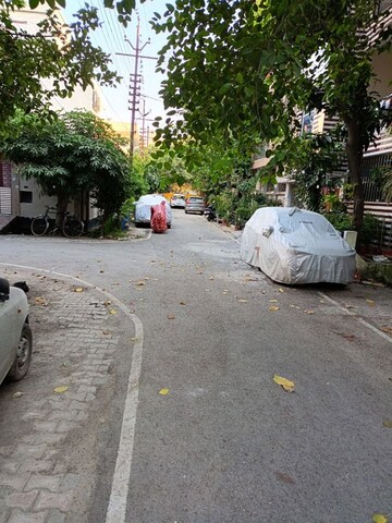 Parking in 1 BHK Apartment at Vasundhara Complex, Vasundhara Sector 16 – for Rent