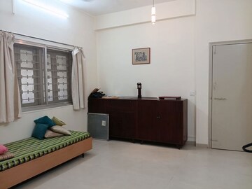 Room in 4 BHK Apartment at Andheri East – for Rent
