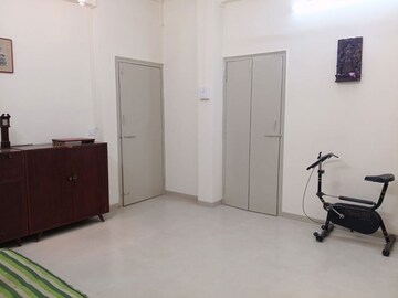Room in 4 BHK Apartment at Andheri East – for Rent