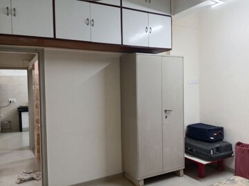 Room in 4 BHK Apartment at Andheri East – for Rent