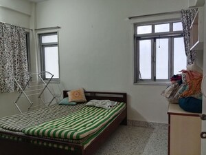 Bedroom in 4 BHK Apartment at Andheri East – for Rent