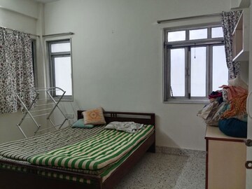 Bedroom in 4 BHK Apartment at Andheri East – for Rent