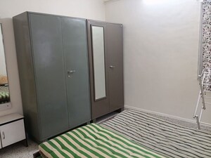 Room in 4 BHK Apartment at Andheri East – for Rent