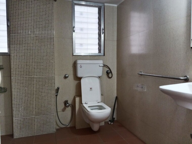 Bathroom, andheri east 4 Bedroom 2000 Sq.Ft. Apartment In Andheri East Mumbai 10057663