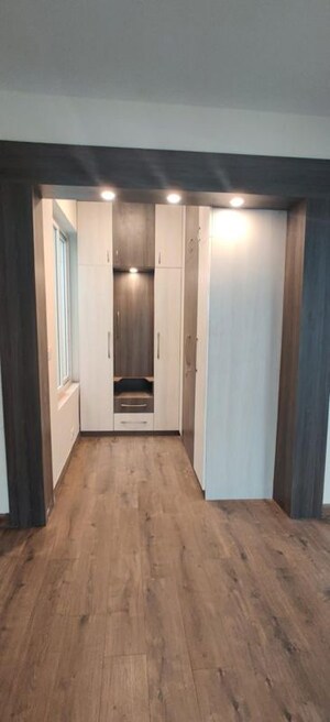 Room in 2.5 BHK Apartment at Microtek Greenburg, Sector 86 – for Sale