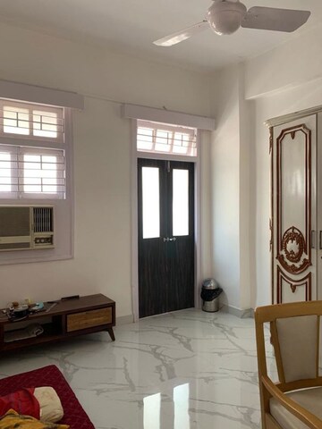 Living Room in 1 BHK Apartment at Jorawar Bhavan, Marine Lines – for Rent