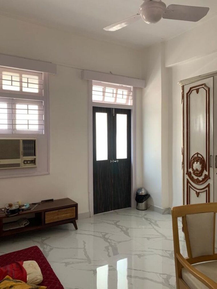 Living Room, jorawar-bhavan 1 Bedroom 360 Sq.Ft. Apartment In Marine Lines Mumbai 10040596