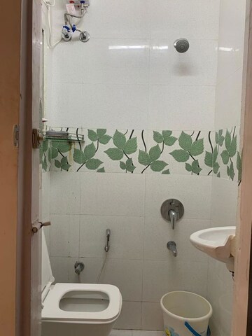 Bathroom in 1 BHK Apartment at Jorawar Bhavan, Marine Lines – for Rent
