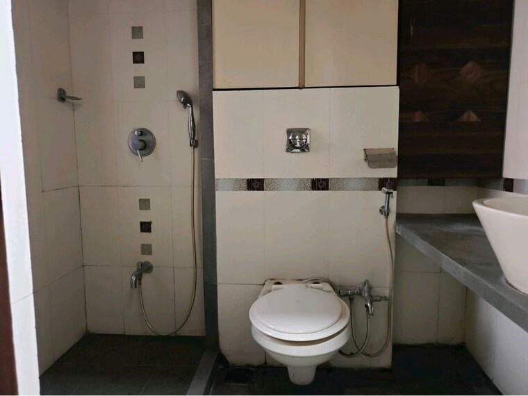 Bathroom, laxmi-raajvilas 3 Bedroom 1430 Sq.Ft. Apartment In Goregaon West Mumbai 10068507
