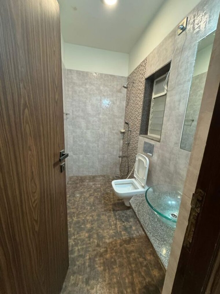 Bathroom, hari-mangal-uday 2 Bedroom 1000 Sq.Ft. Apartment In Matunga Mumbai 10068541