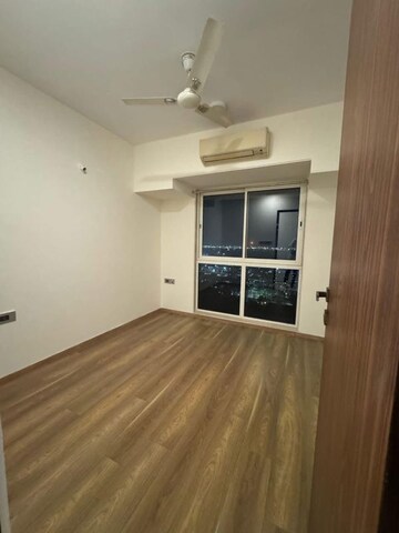 Room in 2 BHK Apartment at Hari Mangal Uday, Matunga – for Rent