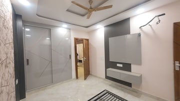 Room in 3 BHK Builder Floor at Puri Kohinoor, Sector 89 – for Sale