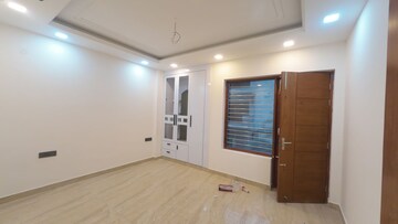 Room in 3 BHK Builder Floor at Puri Kohinoor, Sector 89 – for Sale