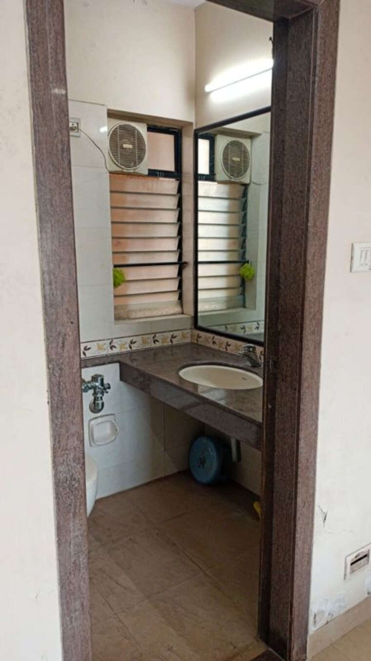 Bathroom, k-raheja-heights 3 Bedroom 1325 Sq.Ft. Apartment In Malad East Mumbai 10068557