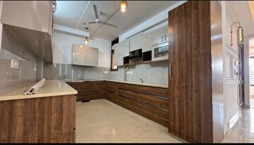 Kitchen in 3.5 BHK Builder Floor at Sector 57 – for Sale