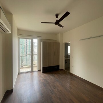 Room in 3 BHK Apartment at Conscient Heritage Max, Sector 102 – for Rent