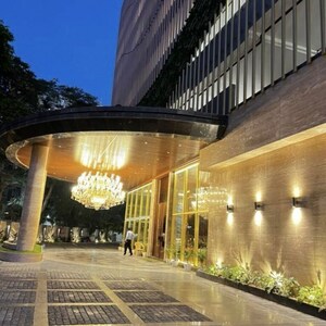 5 BHK Apartment – Exterior View View at Oberoi Three Sixty West, Century Bazar - for Rent