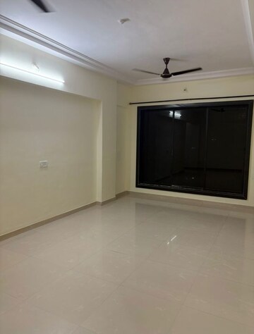 Room in 2 BHK Apartment at Gabadia Heights, Kandivali West – for Rent