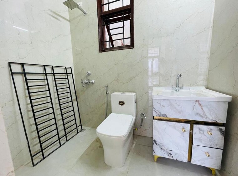 Bathroom, sector 57 3 Bedroom 300 Sq.Yd. Builder Floor In Sector 57 Gurgaon 10068614