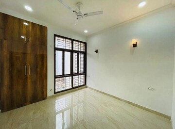 Room in 3 BHK Builder Floor at Sector 57 – for Sale
