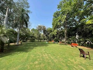 2 BHK Apartment – Garden View at DLF Exclusive Floors, Sector 53 - for Rent