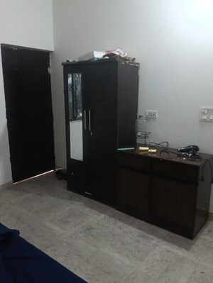 Room in 2 BHK Apartment at RWA Apartments Sector 70, Sector 70 – for Rent