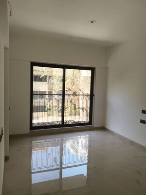 Room in 3 BHK Apartment at Vile Parle West – for Rent