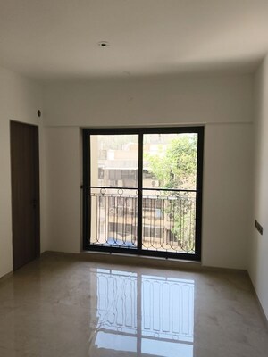 Room in 3 BHK Apartment at Vile Parle West – for Rent