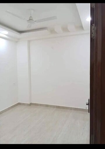 Room in 1 BHK Builder Floor at Saket – for Rent