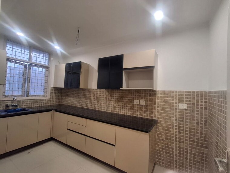 Kitchen, sector 57 3 Bedroom 240 Sq.Yd. Builder Floor In Sector 57 Gurgaon 10068783