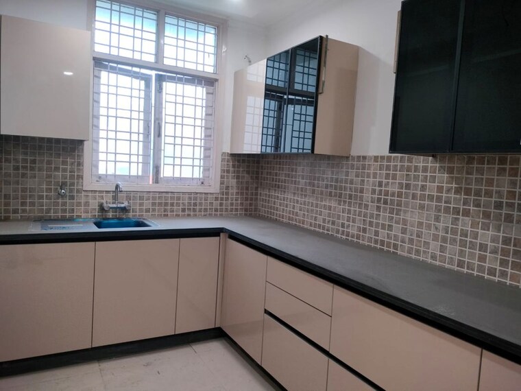 Kitchen, sector 57 3 Bedroom 240 Sq.Yd. Builder Floor In Sector 57 Gurgaon 10068783