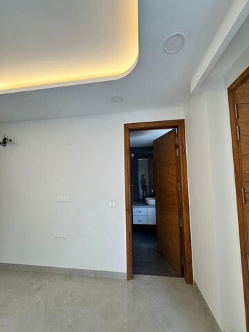 Room in 3 BHK Builder Floor at Saket – for Rent