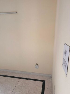 Room in 3 BHK Apartment at Sushant Lok ii – for Rent