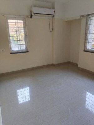 Room in 2 BHK Apartment at Amanora Trendy Homes, Hadapsar – for Rent