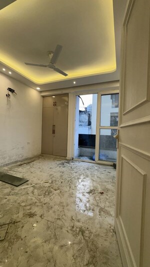 Room in 1 BHK Builder Floor at Palm Residency Chhatarpur, Chattarpur – for Rent