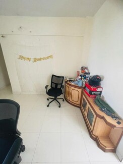 2 BHK + Servant Room Apartment For Rent in Magarpatta City Erica