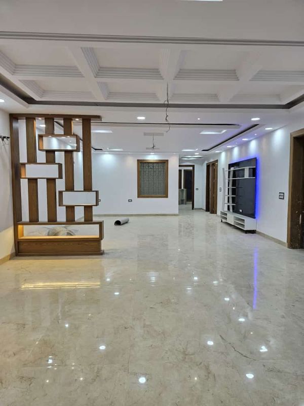 4 BHK + Pooja Room,Servant Room 360 Sq.Yd. Builder Floor in TDI The Retreat