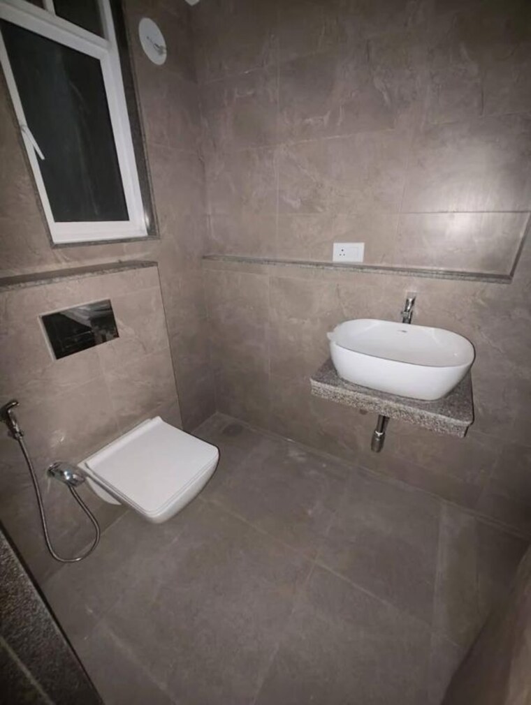 Bathroom, godrej-nest-kandivali 2 Bedroom 814 Sq.Ft. Apartment In Kandivali East Mumbai 10069108