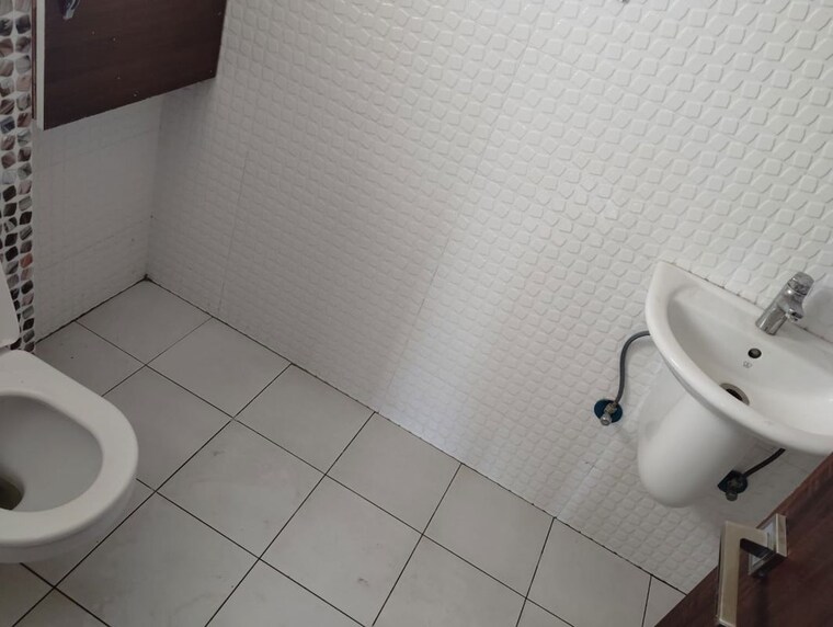 Bathroom, vasavi-shanthinikethan 3 Bedroom 1770 Sq.Ft. Apartment In Whitefields Hyderabad 10069188