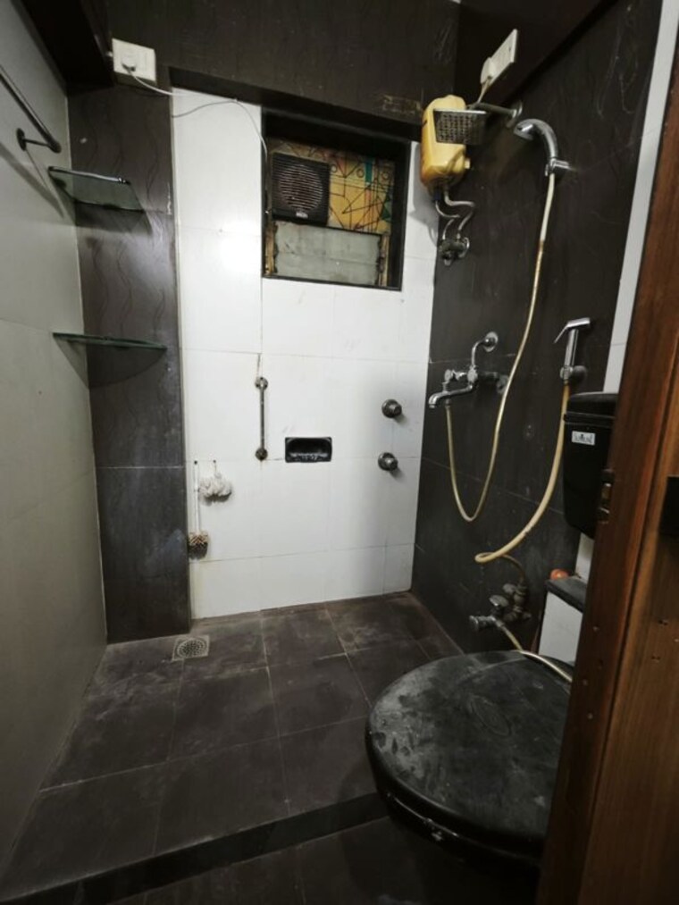 Attached Bathroom, guru-kripa-residency 3 Bedroom 1560 Sq.Ft. Apartment In Chembur Mumbai 10069183