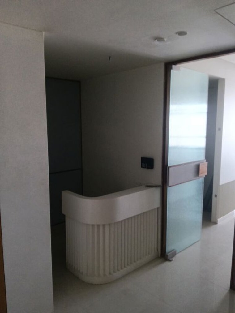 Room, science city Commercial Office Space 2000 Sq.Ft. In Science City Ahmedabad 10069218