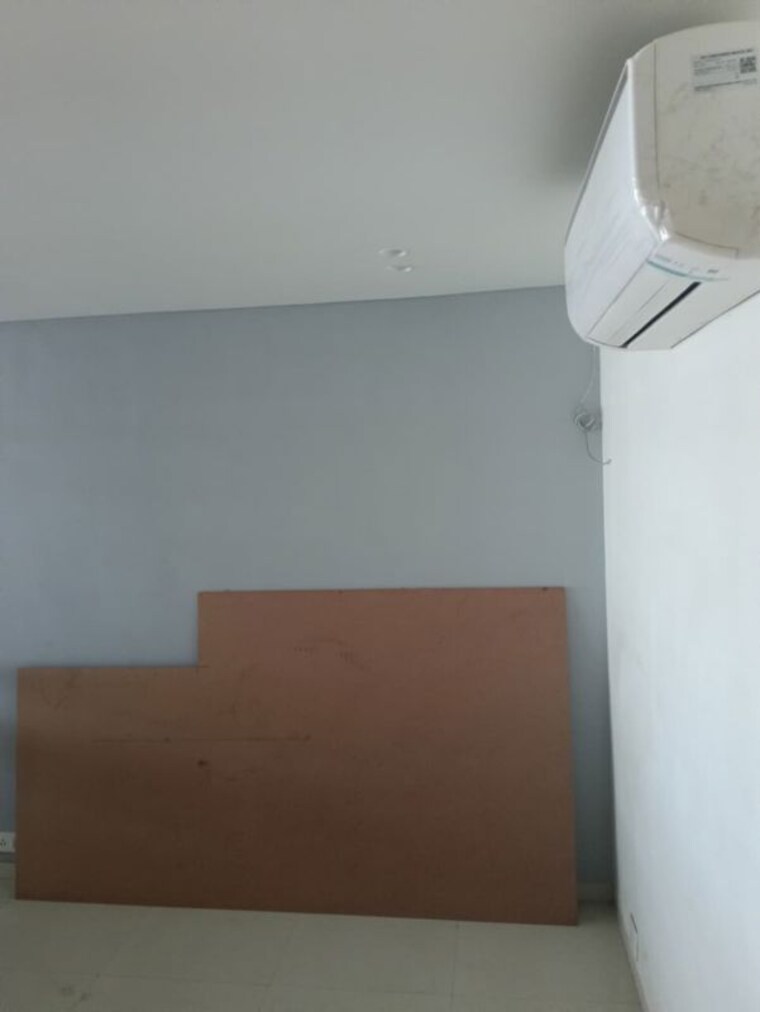 Room, science city Commercial Office Space 2000 Sq.Ft. In Science City Ahmedabad 10069266