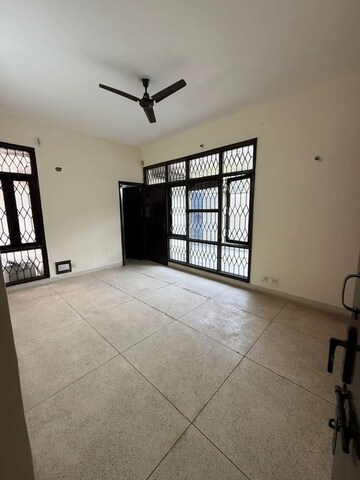 Room in 4 BHK Apartment at Central Park I, Sector 42 – for Sale