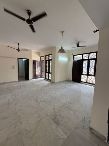 Building Lobby in 4 BHK Apartment at Central Park I, Sector 42 – for Sale