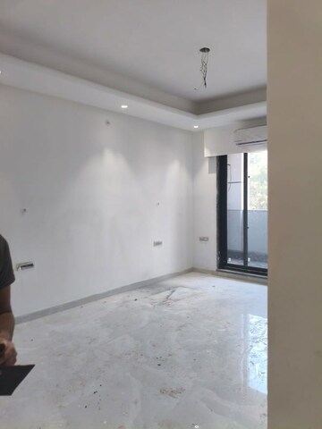 Room in 4 BHK Apartment at Central Park I, Sector 42 – for Sale