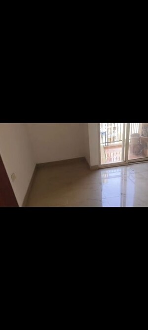 Room in 2 BHK Apartment at DB Orchid Ozone, Dahisar East – for Rent