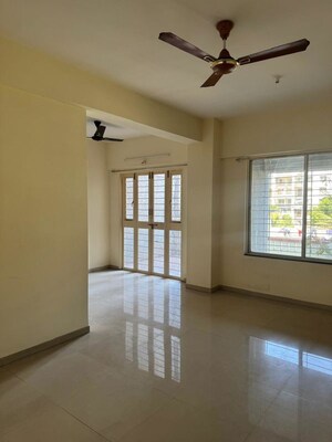 Room in 2 BHK Apartment at Sai Ambience & Sai Vision, Pimple Saudagar – for Rent